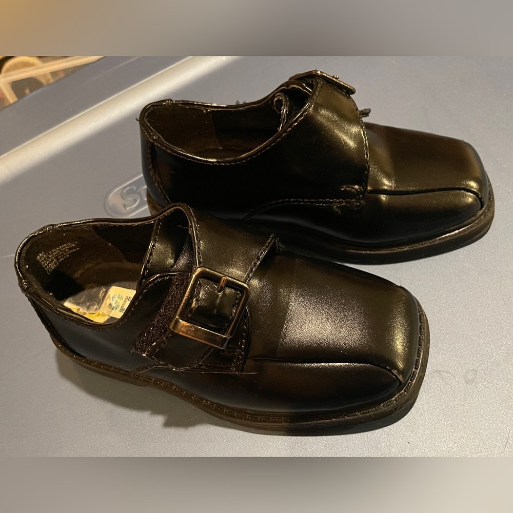 Boys dress shoes, black, size 8